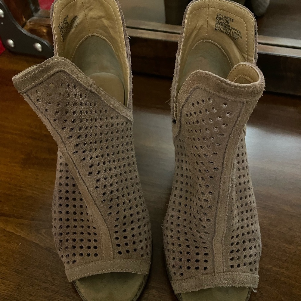 Lucky Brand Tan Perforated Mules
